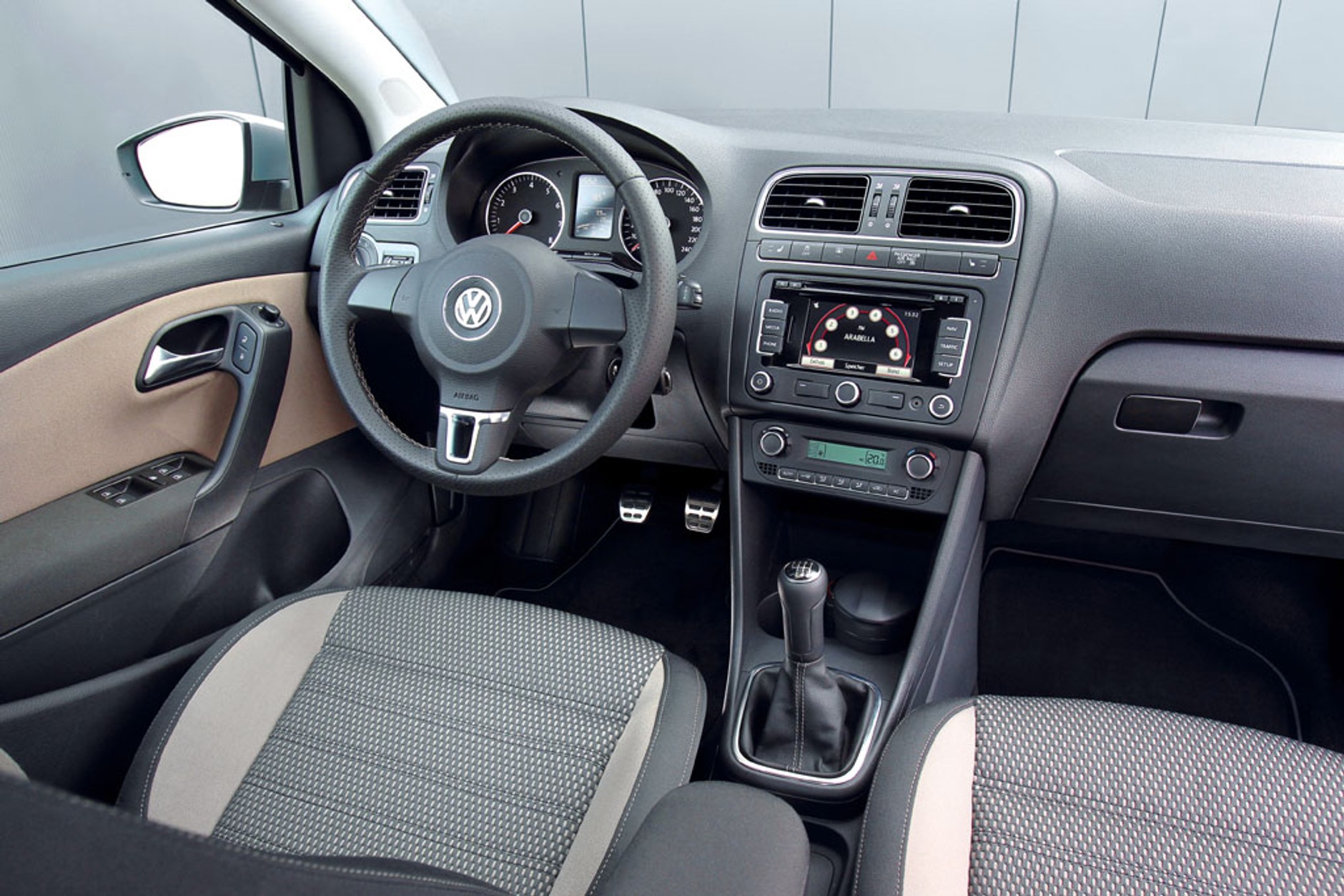 Bojowo wystylizowane Polo do asfaltowej dżungli:  VW CrossPolo 1.2 TSI DSG