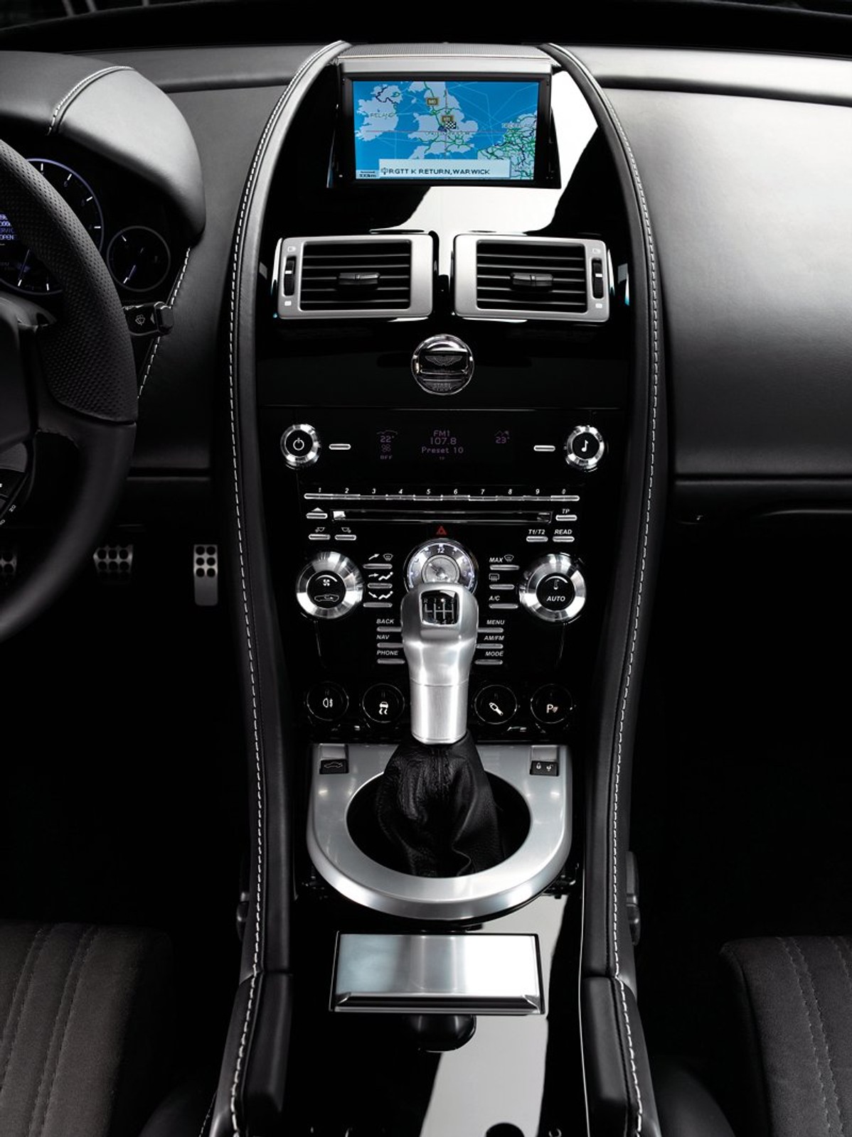 Nowy Aston Martin DBS w Pradze: oficjalne informacje i zdjęcia