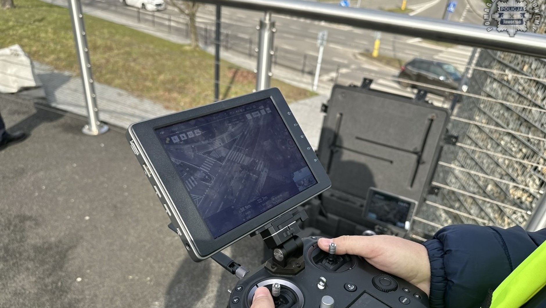 Policjanci korzystają też z dronów