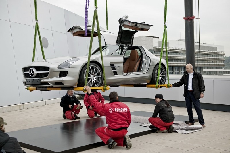 SLS AMG dostał skrzydeł