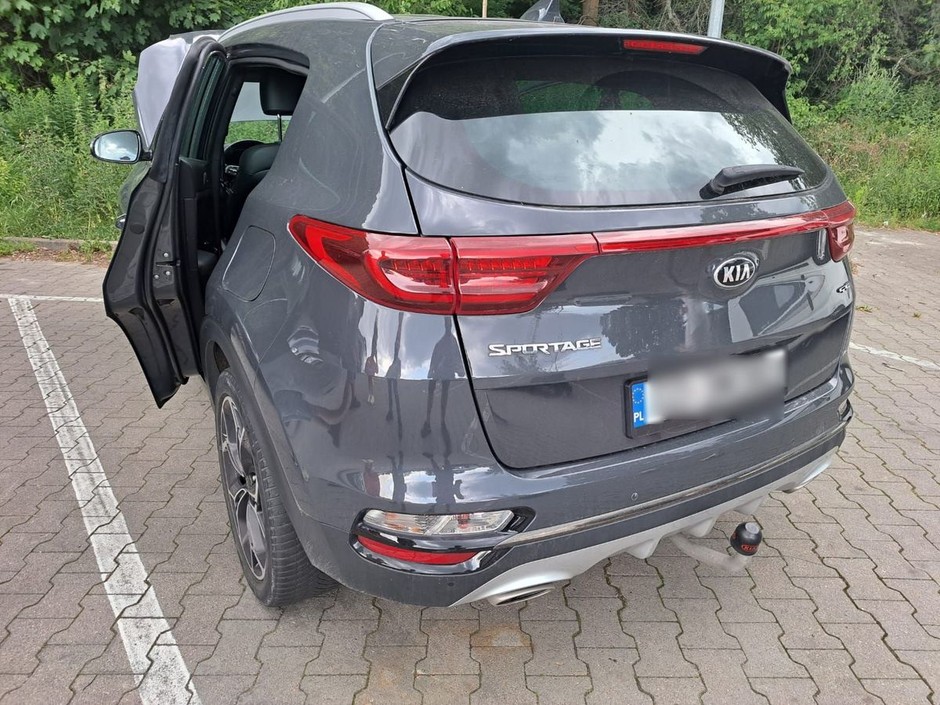 Policjanci sprawdzili prawie sto miejsc. Odzyskali siedem skradzionych samochodów
