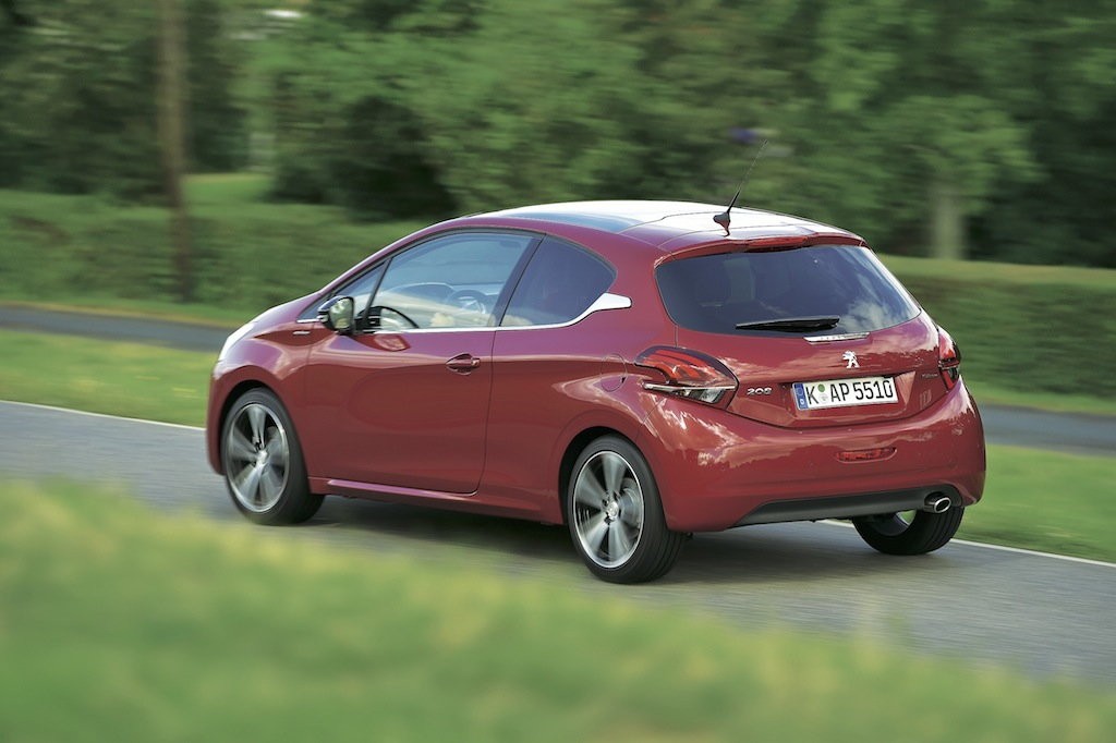 Peugeot 208 jest ładny i może się podobać. Trzeba jednak uważać na silnik 1.2 PureTech. Nie jest on może bardzo zły, ale zaniedbanie w zakresie paska rozrządu skończy się remontem silnika