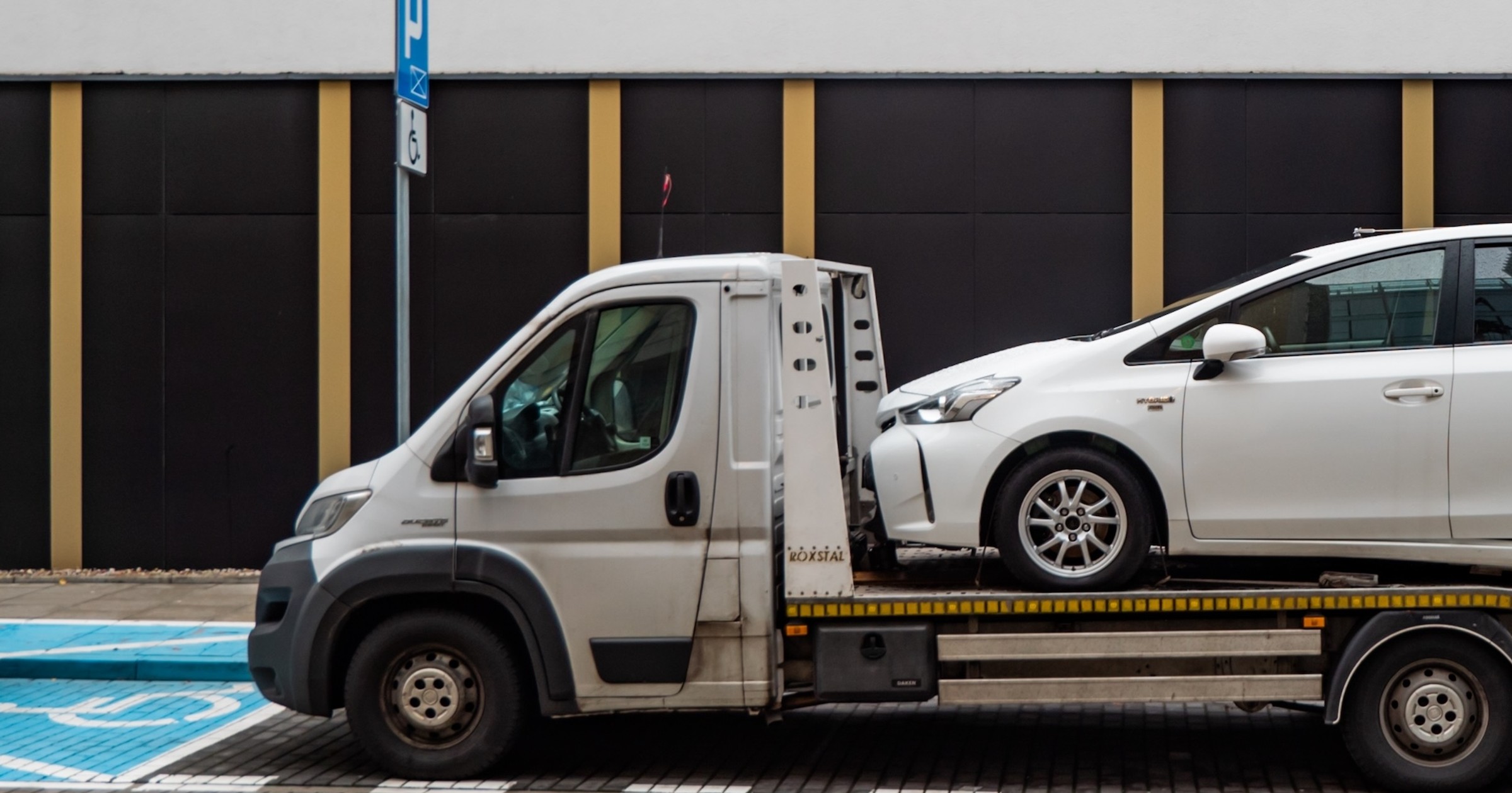 Odholowanie samochodu - zdj. ilustracyjne