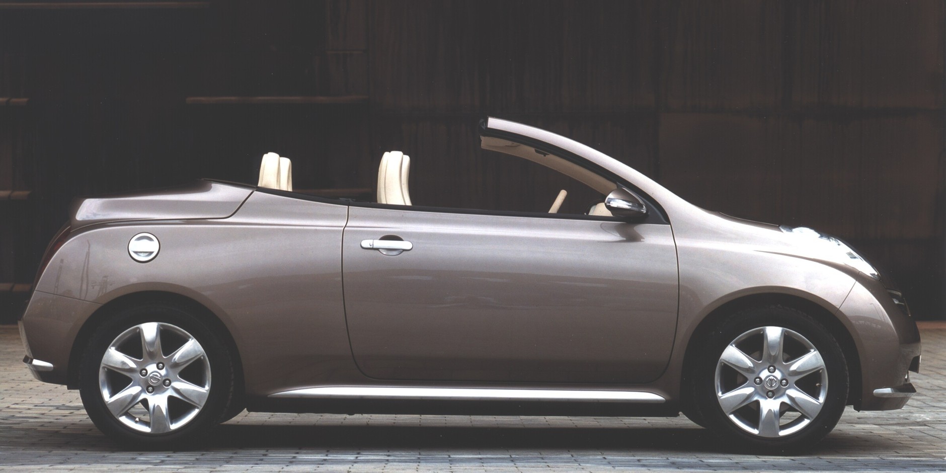 Nissan Micra C+C (2005 rok)