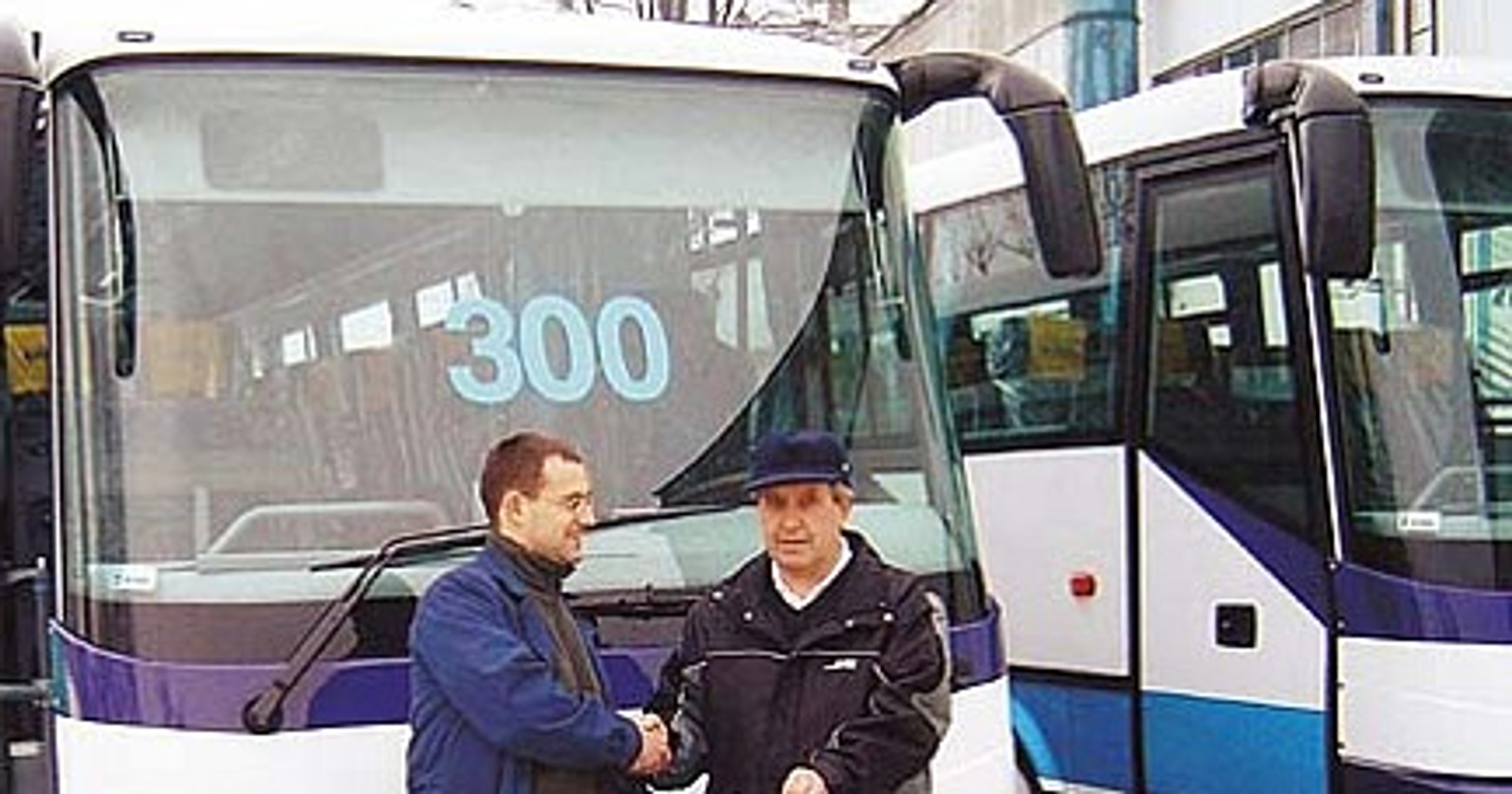 300  autobusów