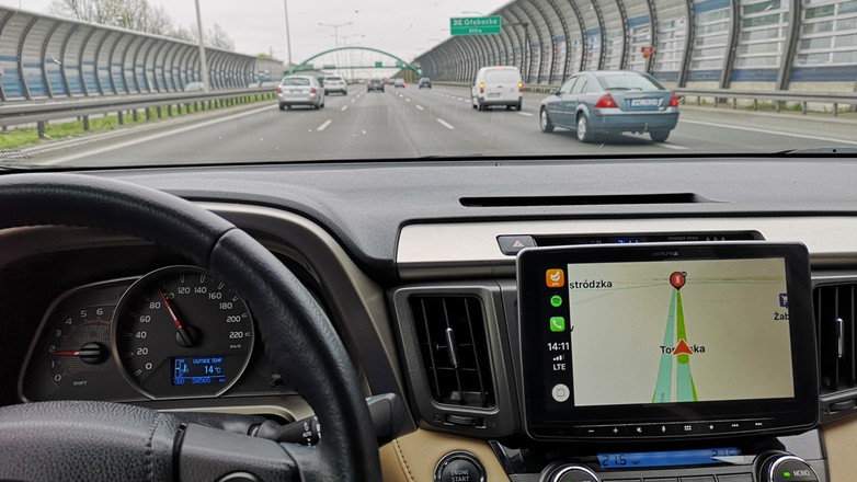 NaviExpert w Apple CarPlay