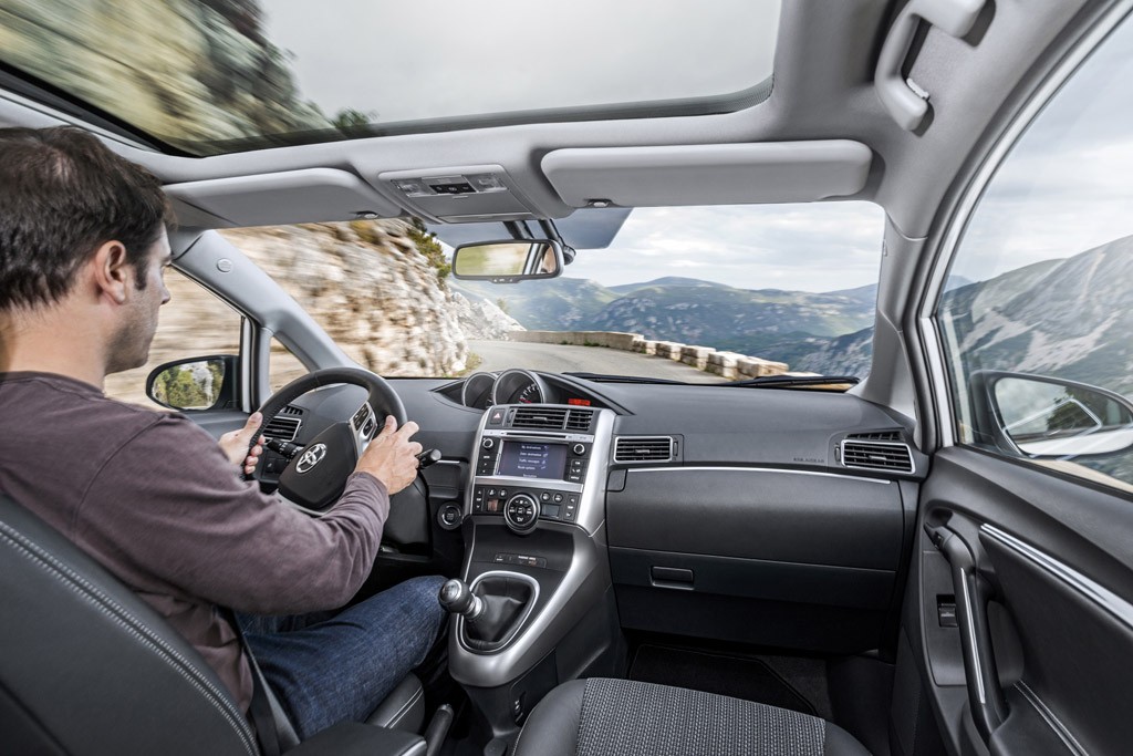 Nowa Toyota Verso idzie w ślady Aurisa