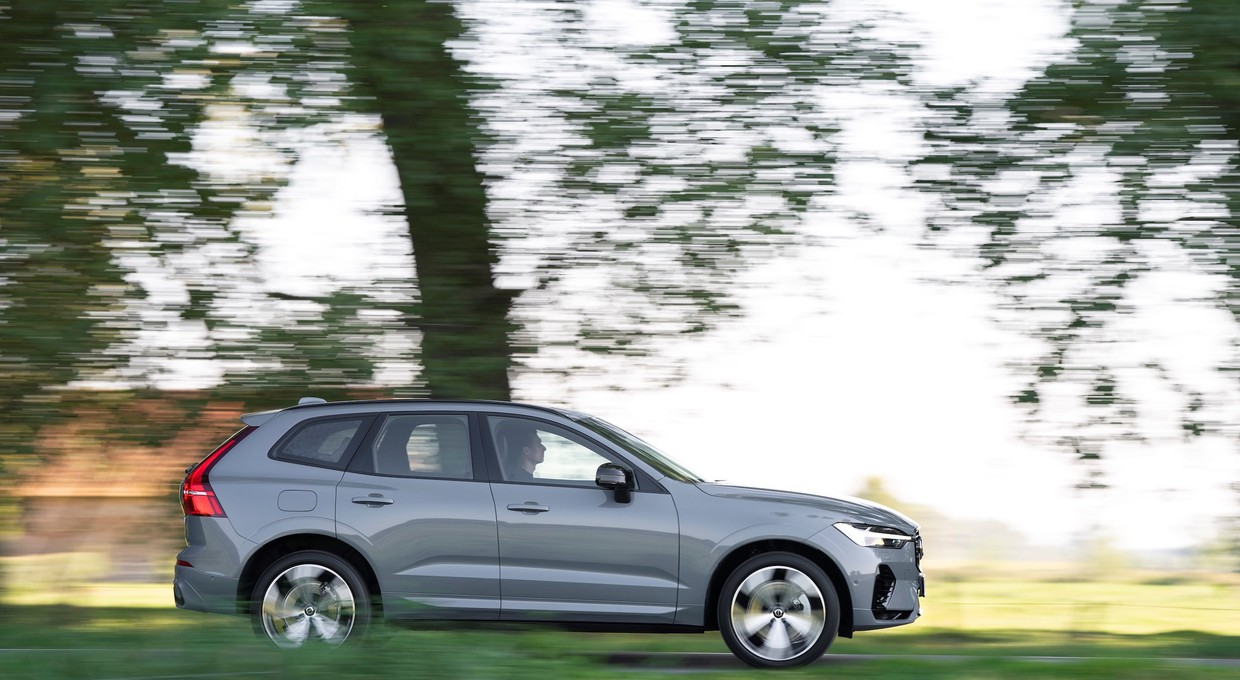 Samochodowa klasa premium rośnie w Polsce jak na drożdżach. Ulubione marki i modele w 2024 r.