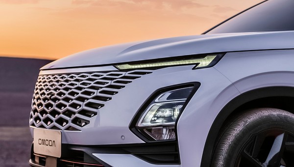 Omoda 5 namiesza na polskim rynku - 113 tys. zł za prawie 200-konnego SUV-a