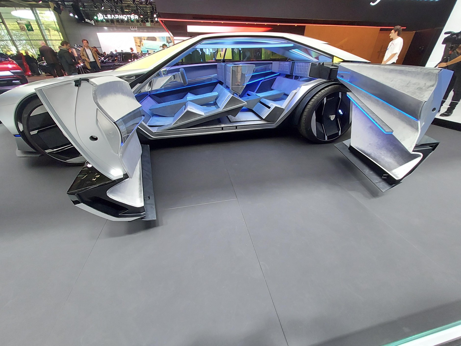 Salon samochodowy w Paryżu 2024