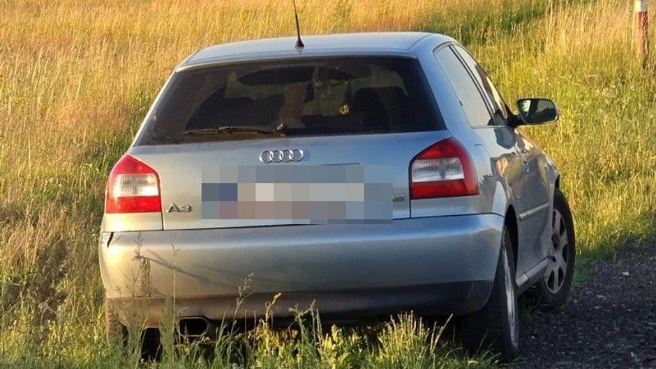 Obraz pochodzący z serwisu https://dolnoslaska.policja.gov.pl/wr1/aktualnosci/biezace-inf/122721,Kierowca-pod-wplywem-narkotykow-a-pod-fotelem-pasazerki-woreczek-z-narkotykami.html