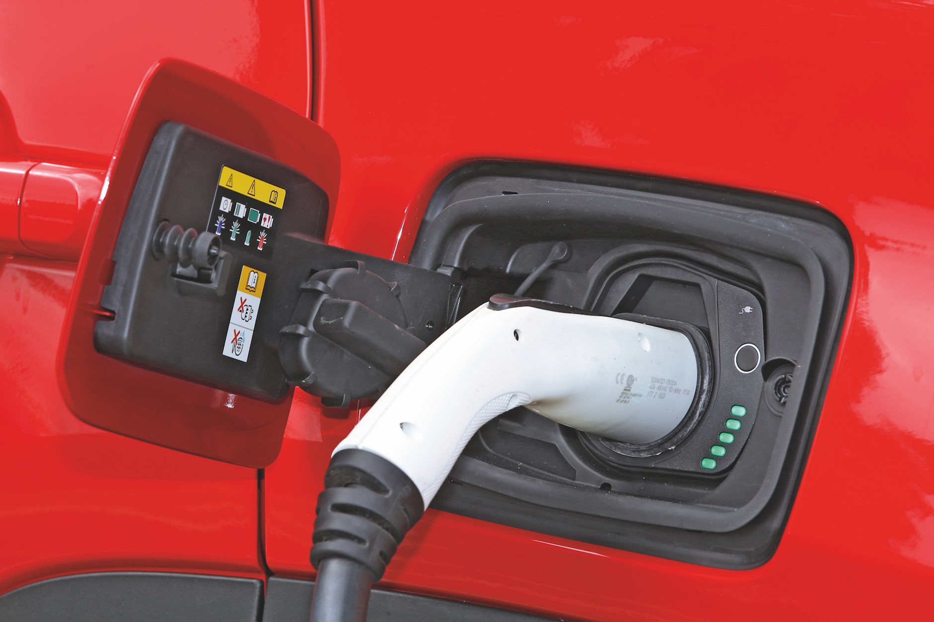 Jeep Renegade 4xe – jedzie z prądem