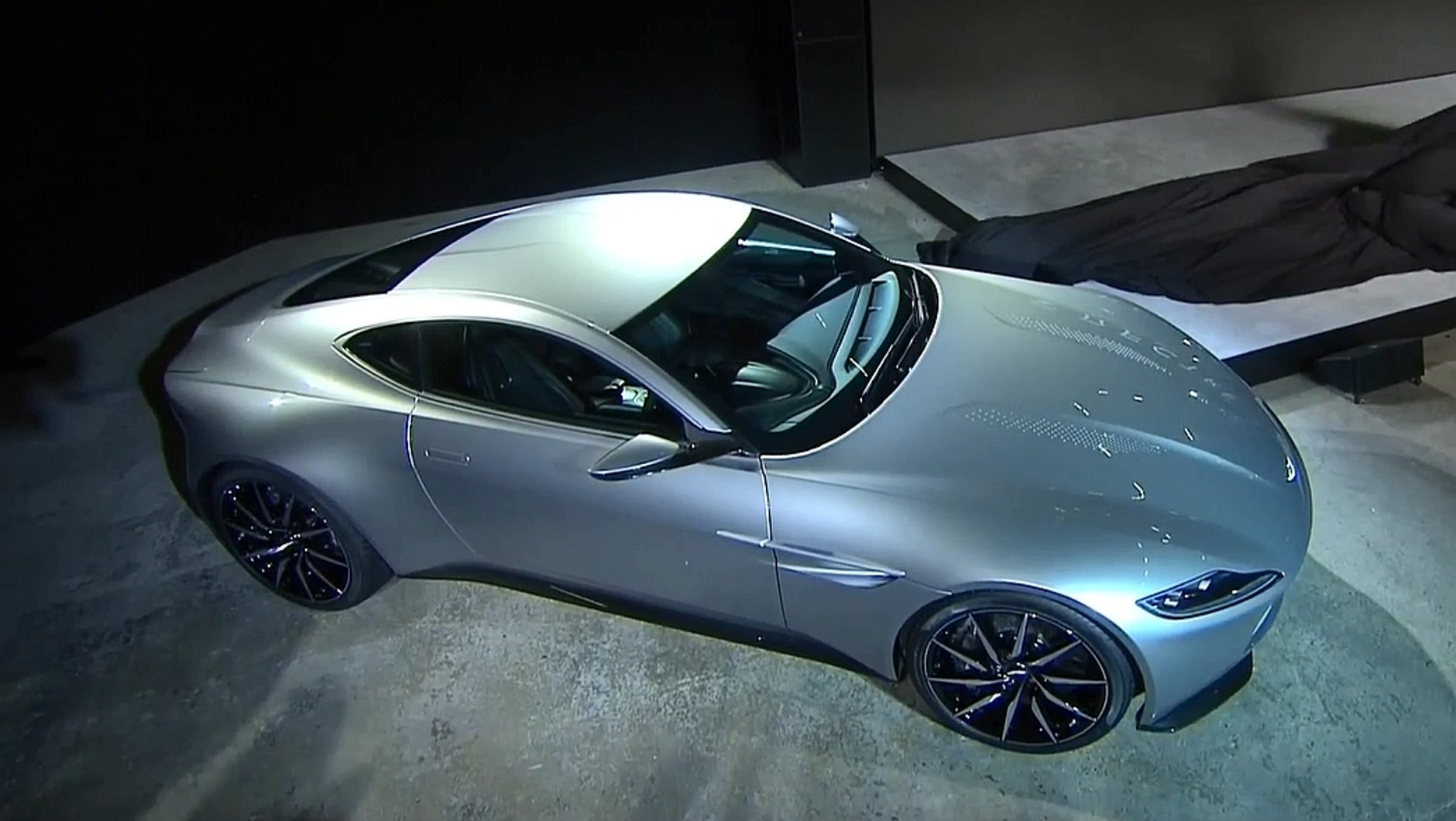 Aston Martin DB10