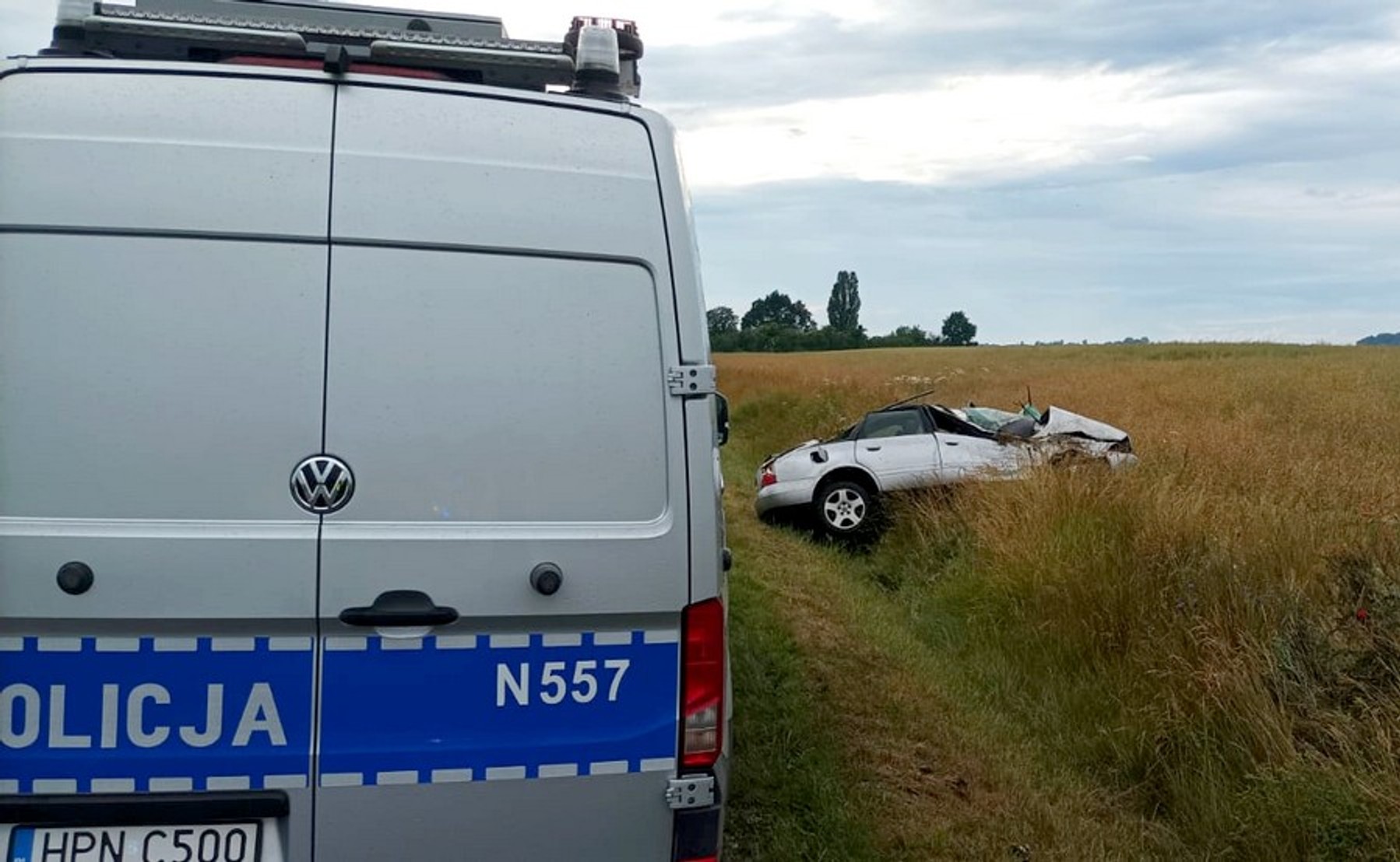 Obraz pochodzący z serwisu https://pomorska.policja.gov.pl/pom/informacje/wiadomosci/134094,Po-dachowaniu-trafila-do-szpitala.html
