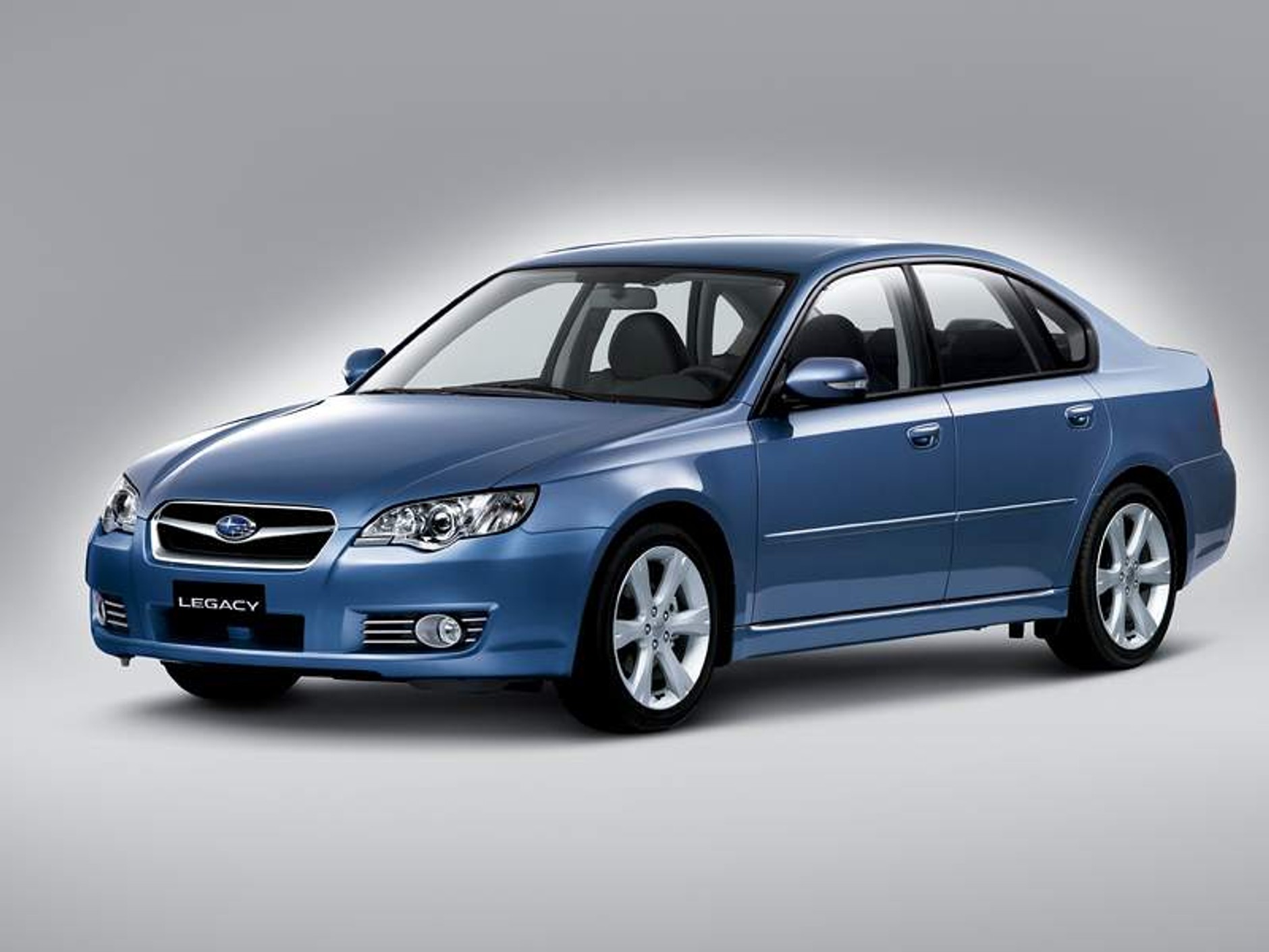 Paryż: Subaru Legacy po face liftingu