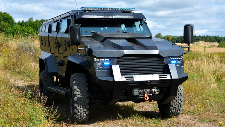 AMZ Kutno TUR VI na zdjęciu od producenta zabudowy