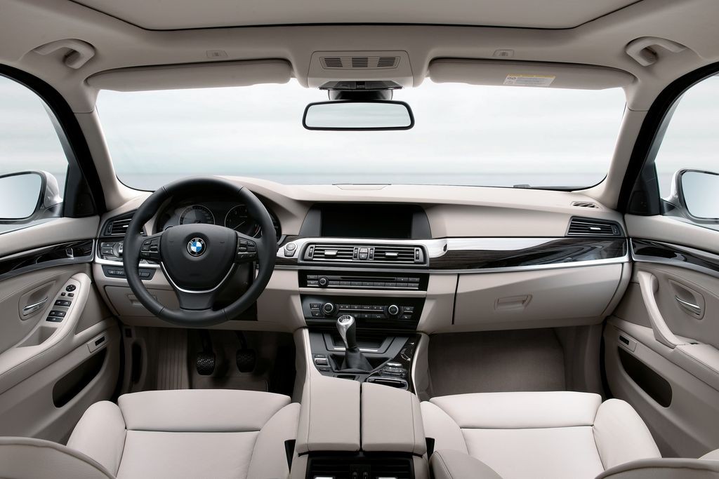 BMW5 Touring rok modelowy 2011 – zdjęcia i dane techniczne