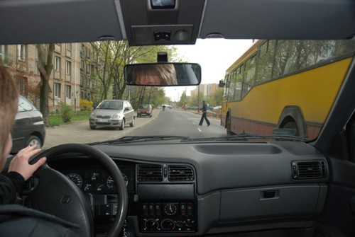 Uważaj na przechodniów!