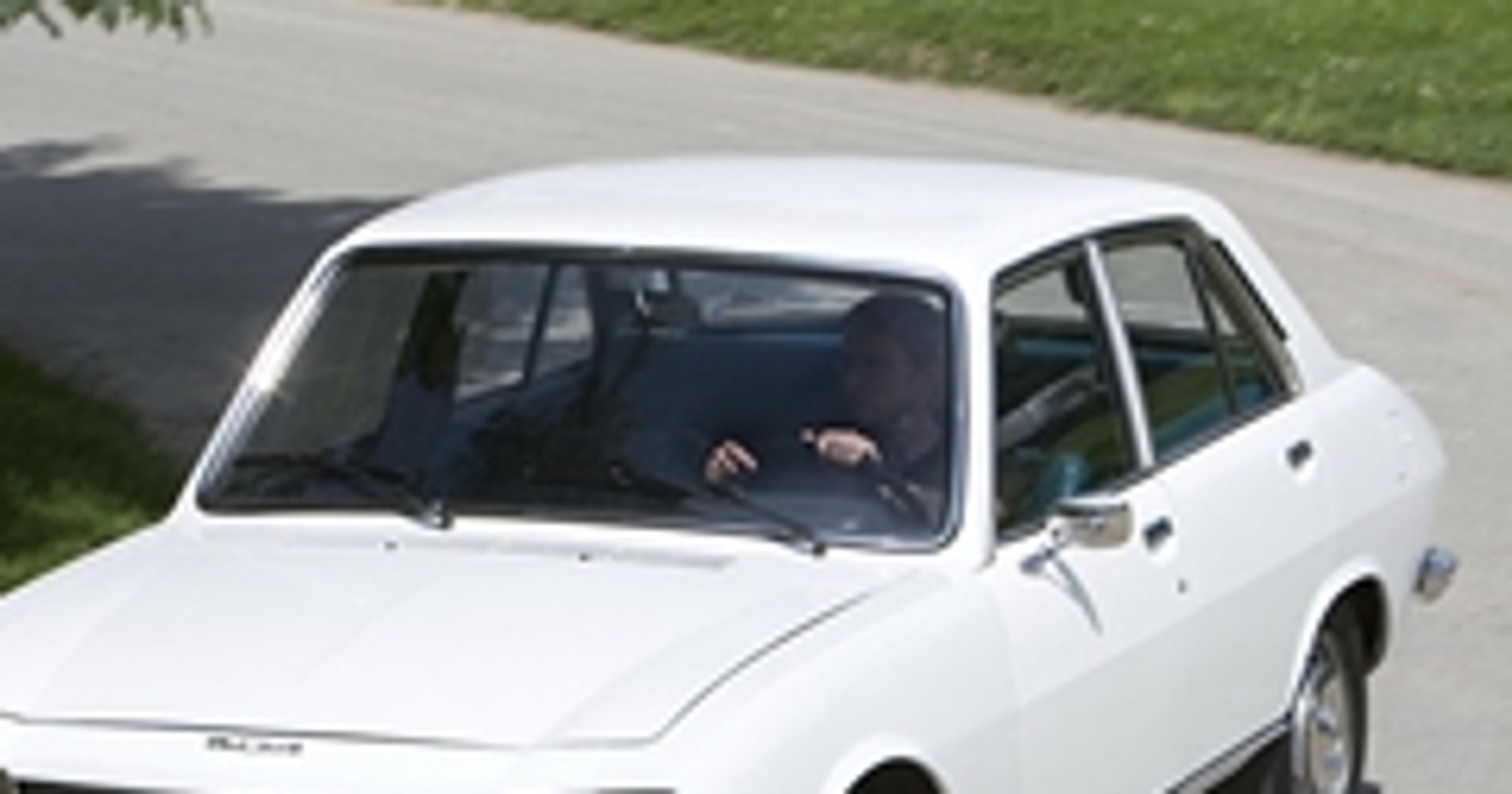 Mahmud Ahmadinedżad sprzedaje swojego Peugeota 504