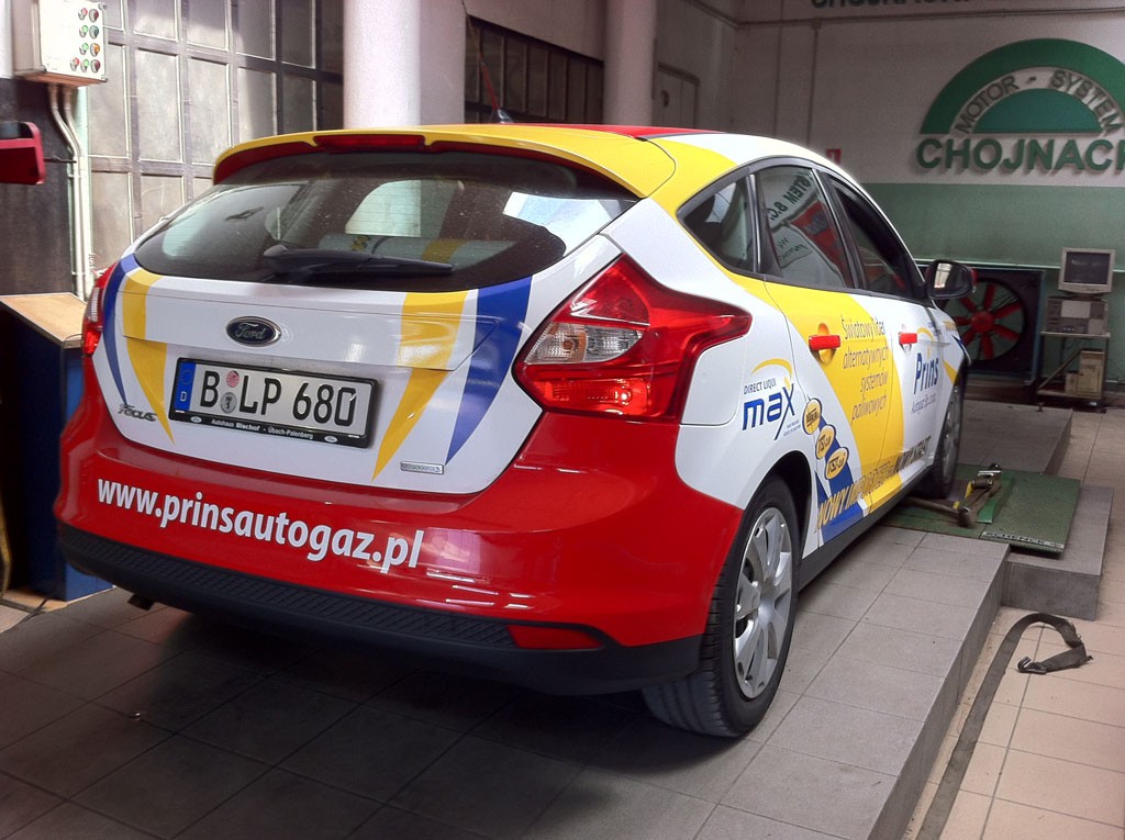 Downsizing według Forda: silnik ma poj. 1.0, auto jeździ jak 1.6, a pali jak... 2.0. Hamownia potwierdza: samochód działa tak samo dobrze zarówno na gazie, jak i na benzynie