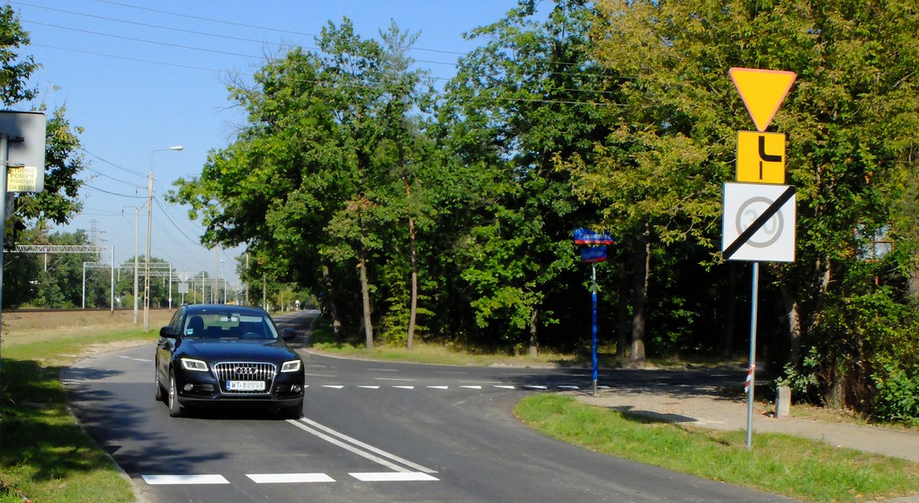 Skrzyżowanie z „pierwszeństwem łamanym”