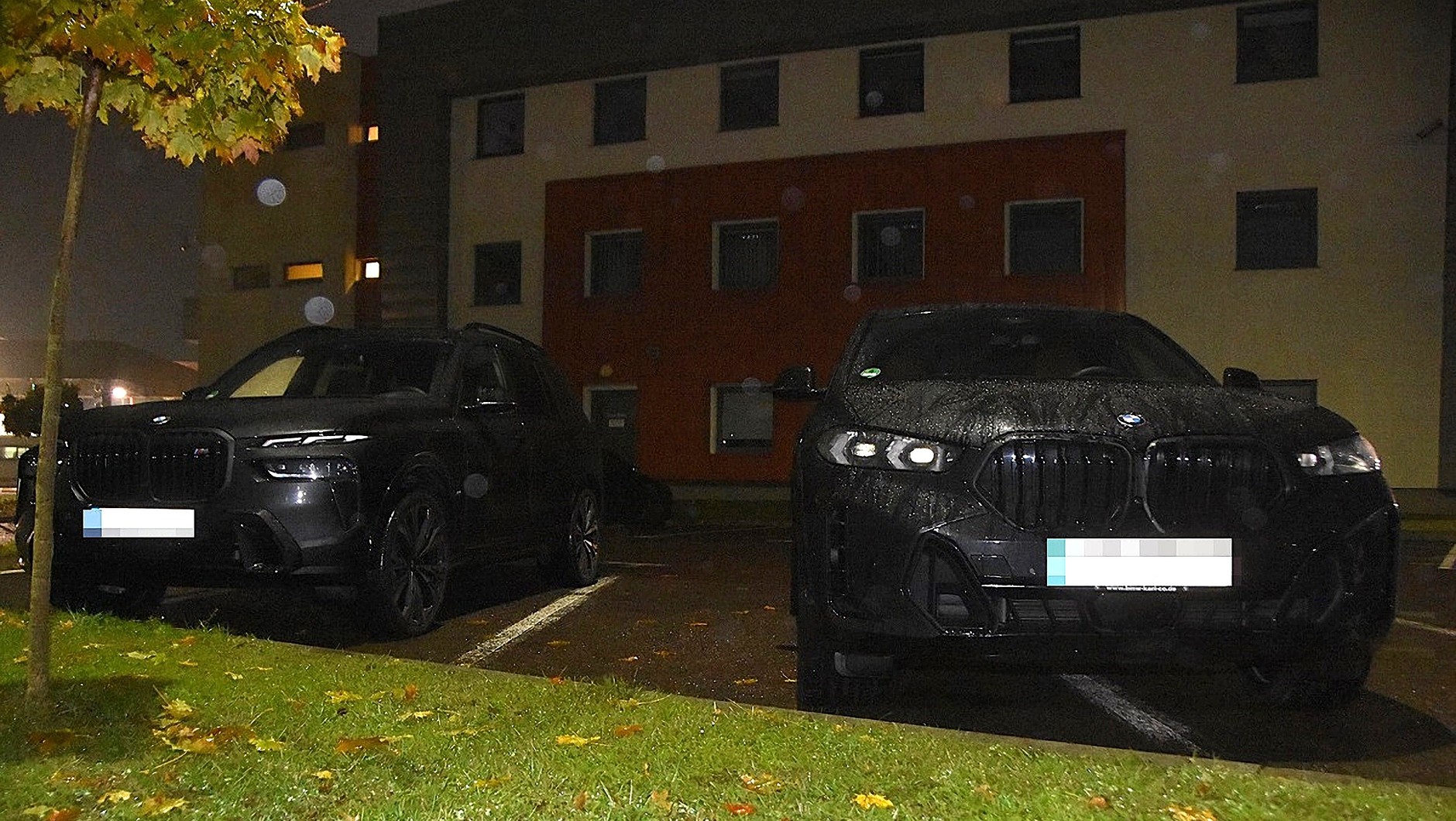 BMW X7 i BMW X6 odzyskane przez funkcjonariuszy SG
