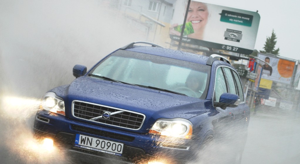 Jak przejeżdżać przez kałuże?