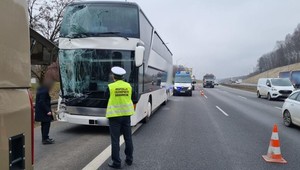Autokar najechał na naczepę z materiałami wybuchowymi. Było o krok od tragedii
