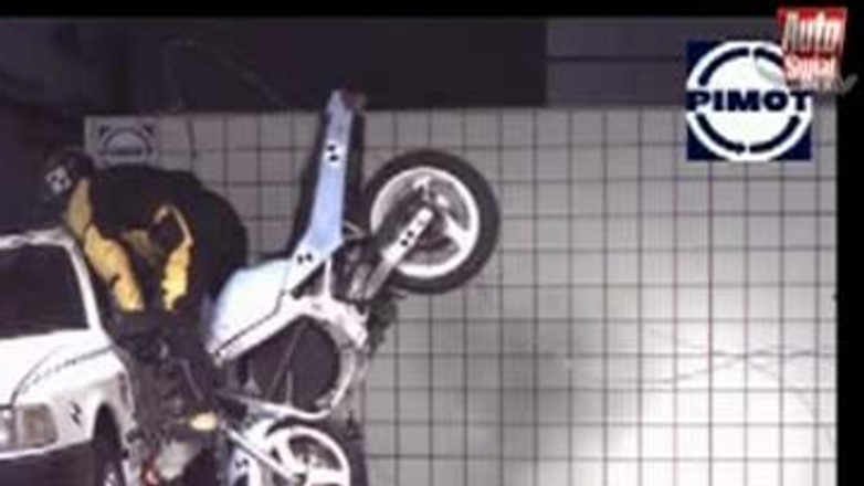 Crashtest - Motocyklista kontra samochód