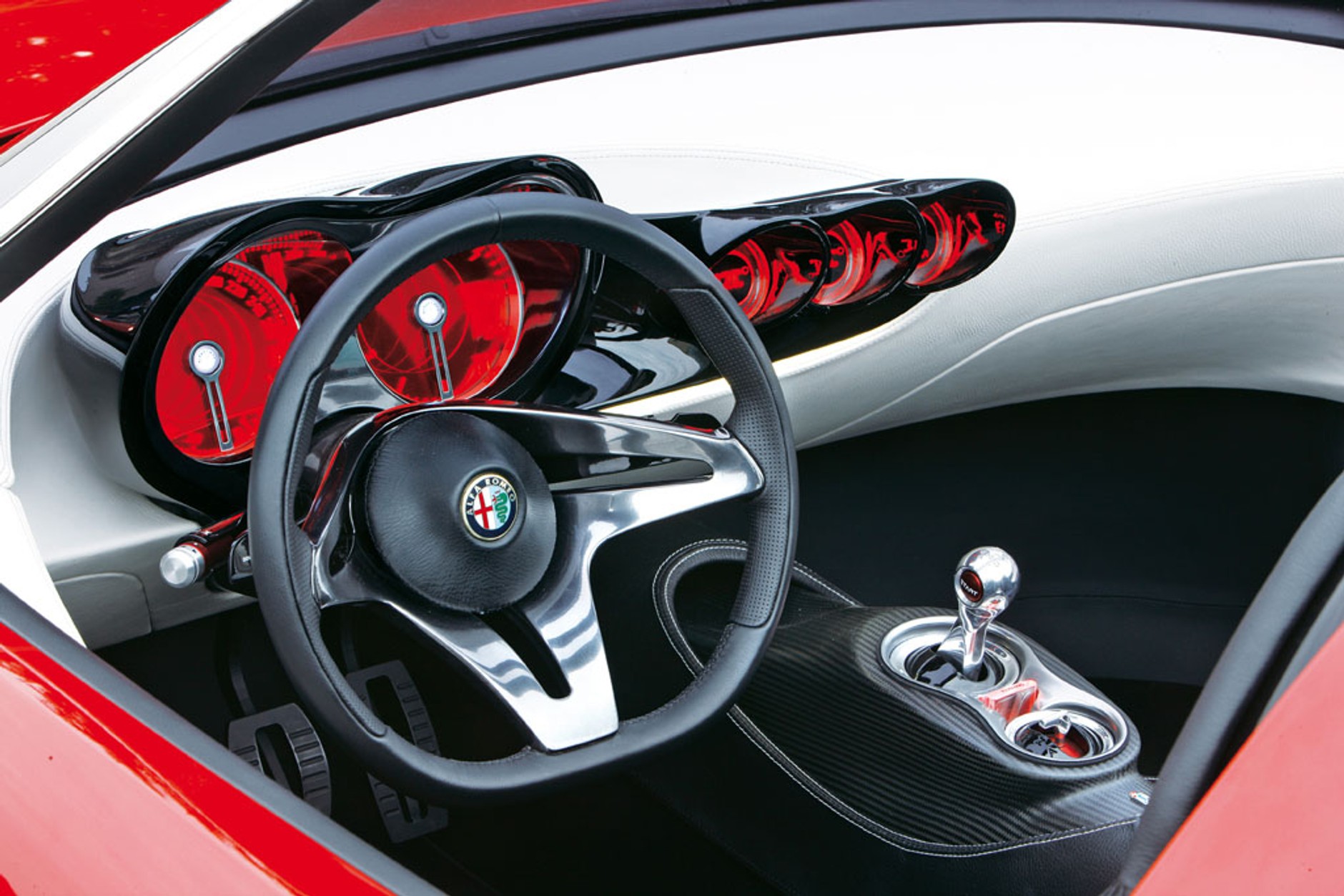 Alfa Romeo 2uettottanta: Spójrz jej w oczy