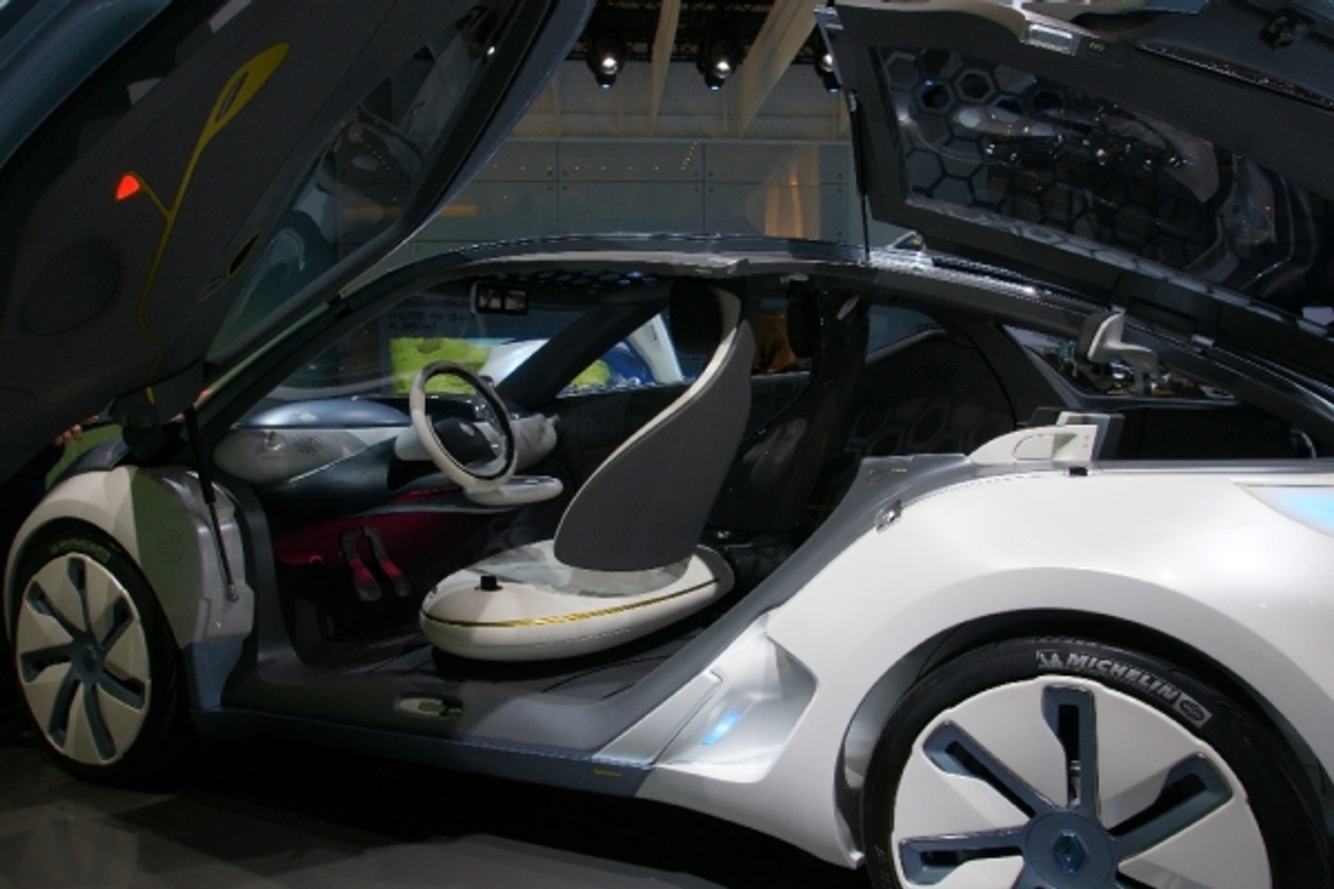 Genewa 2010: 128 premier światowych i 32 europejskie (Galeria)