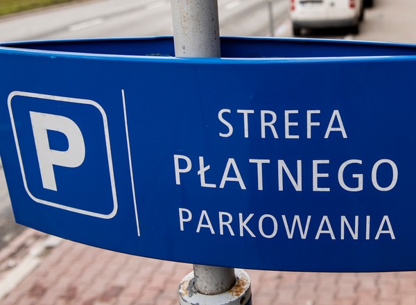 Jak to jest z tym darmowym parkowaniem aut elektrycznych?