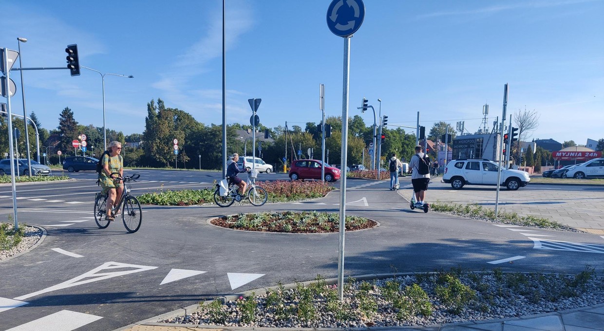 Specjalne rondo dla rowerów. Tłumaczymy, jak po nim jeździć