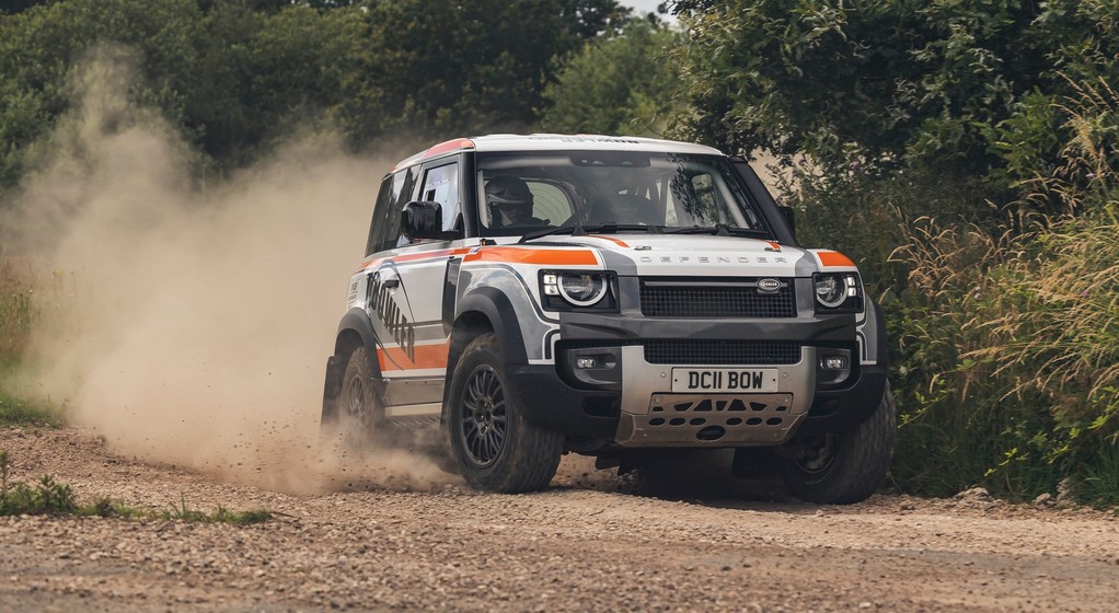 Rajdowy Land Rover Defender 90 od Bowlera