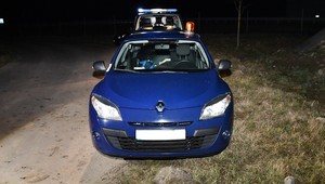 Policjantów zaniepokoiło pozostawione auto z żółtym "kogutem". Nie mylili się