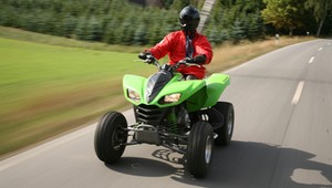Nieodpowiedzialne zachowanie kierowcy quada. Potem uciekł