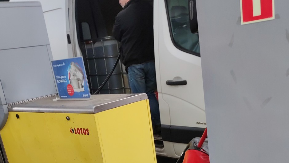 Tankowanie do "mauzera" na stacji Lotos