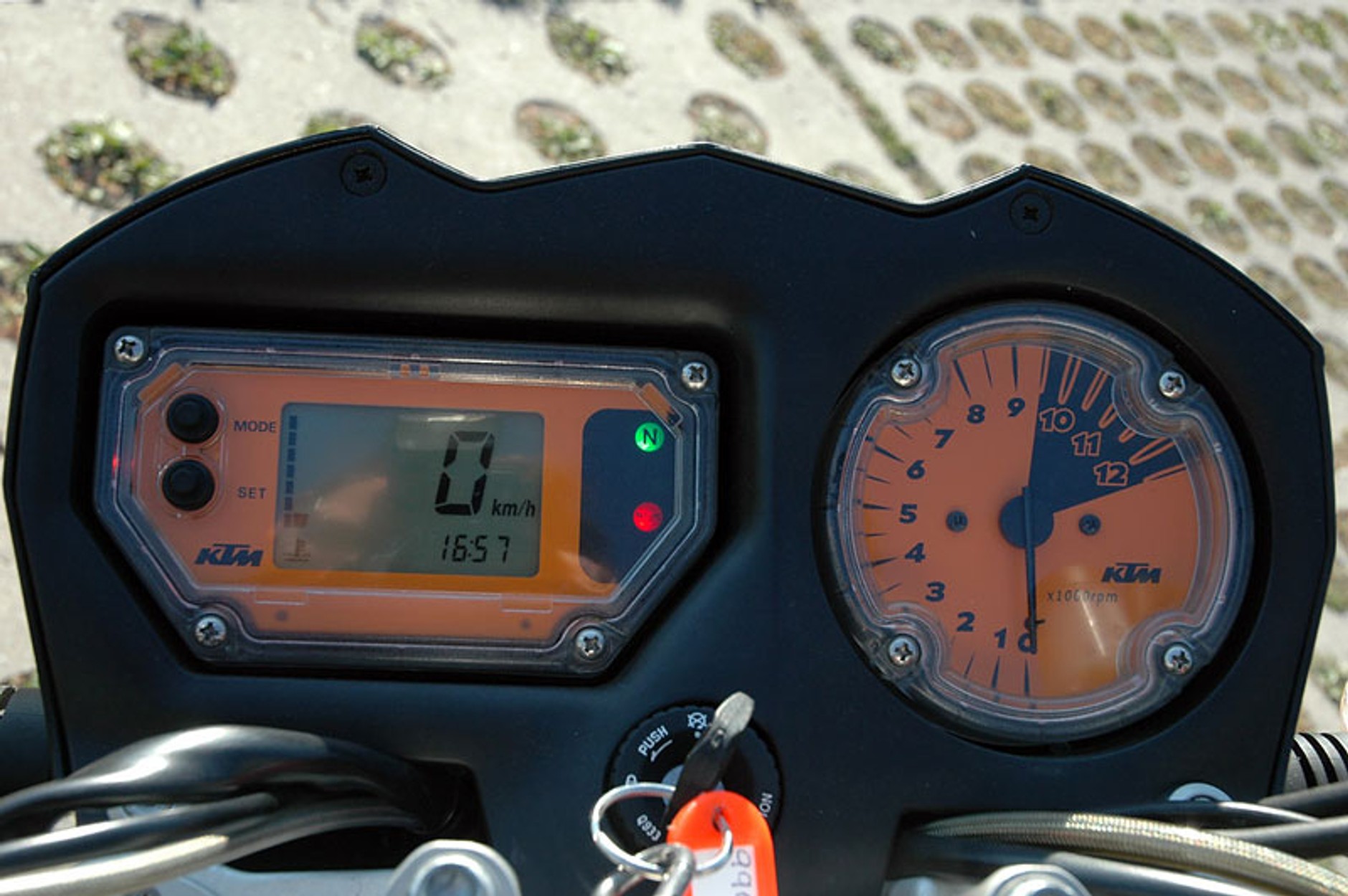 KTM 990 SuperDuke vs. Yamaha FZ1 (test porównawczy)