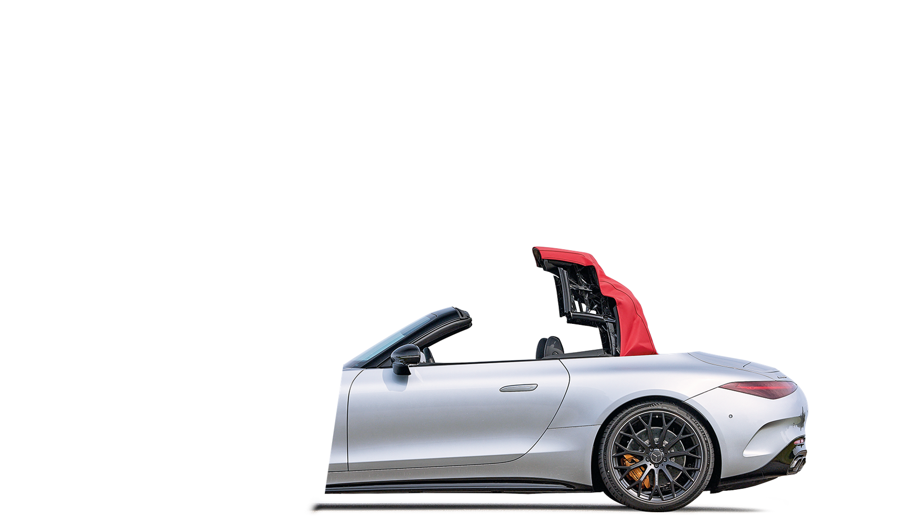 Miękki dach otwiera się, delikatnie szumiąc, w niespełna 15 s, także podczas jazdy z prędkością do 60 km/h.