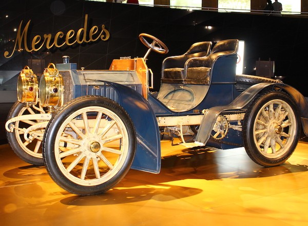 Muzeum Mercedesa w Stuttgarcie - raj dla fanów aut z gwiazdą