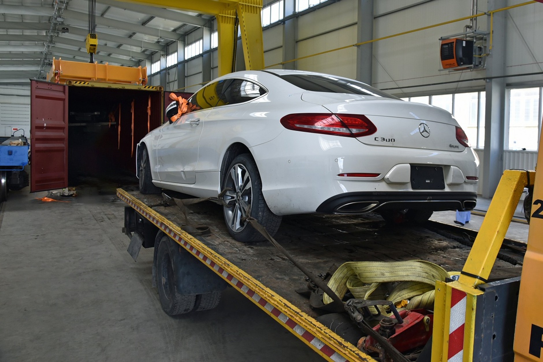 Mercedes Klasy C, który był poszukiwany w Kanadzie