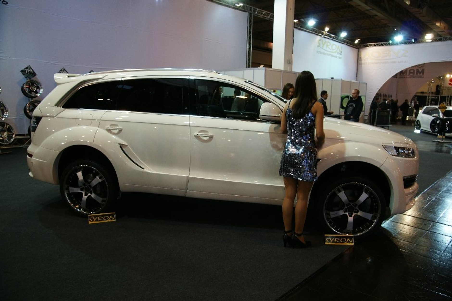 Essen Motor Show 2009: gorące dziewczyny i szybkie maszyny