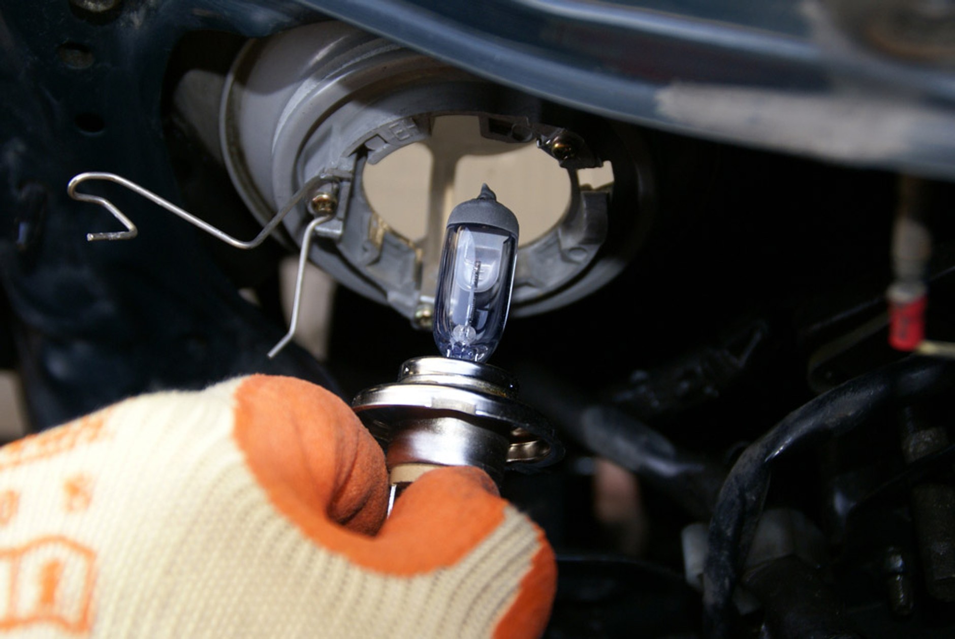 Jak jeździć taniej? Naprawy, które wykonasz sam