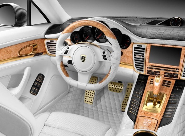 Skóra krokodyla i złoto w Porsche Panamera