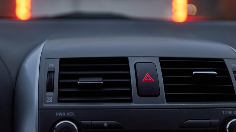 Przycisk świateł awaryjnych