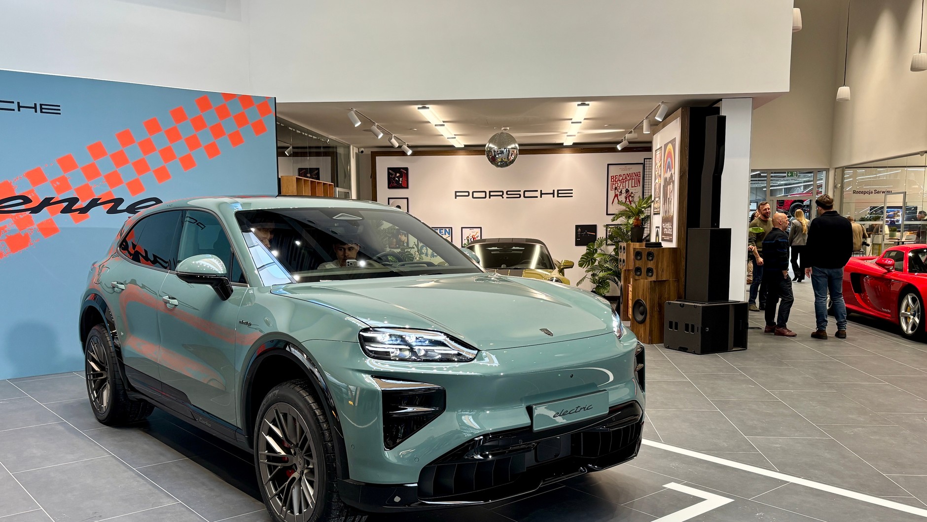 Premiera Cayenne Electric w Porsche Centrum Warszawa Wawer