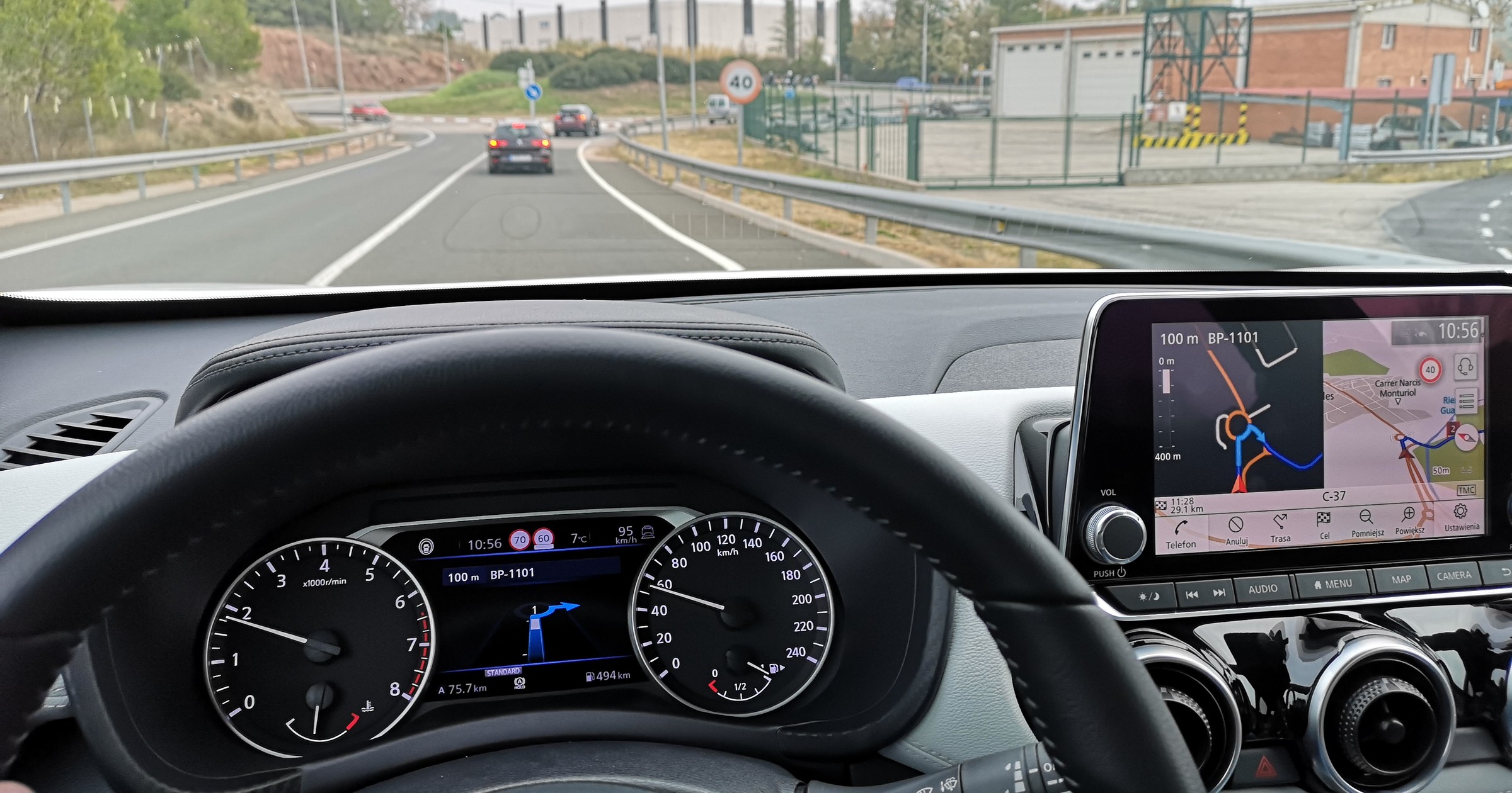 Nissan Juke N-Design - rozpoznawanie znaków drogowych