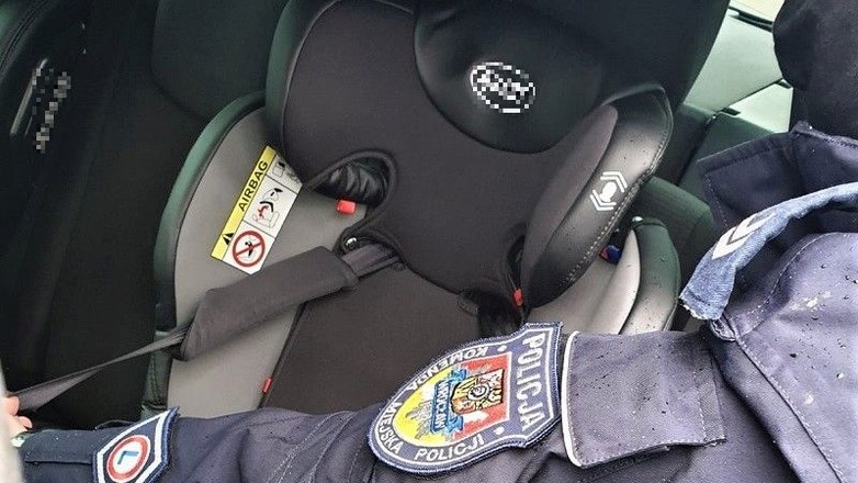 Fotelik samochodowy dla dzieci – zejęcie ilustracyjne