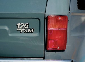 Quiz o autach PRL w komediach z czasów PRL. Po wszystkim może ci nie być do śmiechu