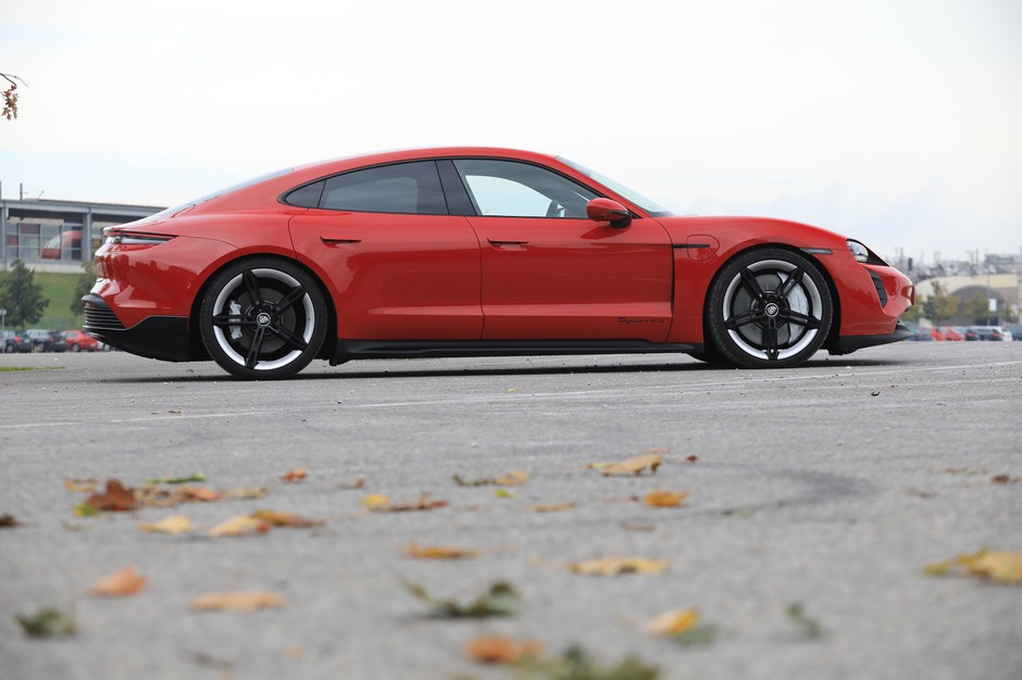 Porsche Taycan 4S